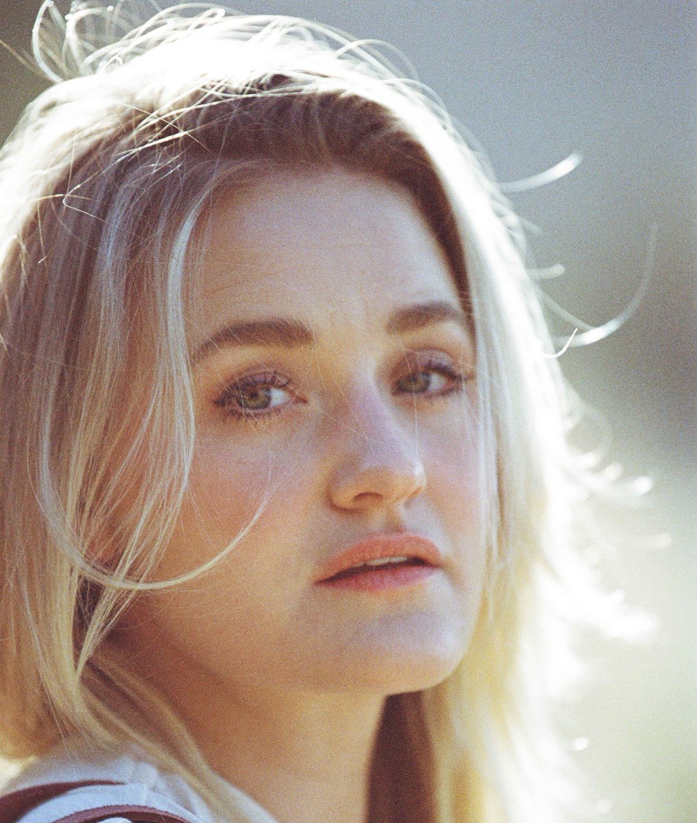 PopBase's tweet image. Alexander Ludwig &amp;amp; AJ Michalka have been cast in ‘The White Lotus’ Season 4.

(deadline.com/2025/12/the-wh…)