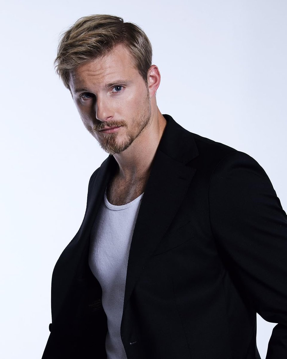 PopBase's tweet image. Alexander Ludwig &amp;amp; AJ Michalka have been cast in ‘The White Lotus’ Season 4.

(deadline.com/2025/12/the-wh…)