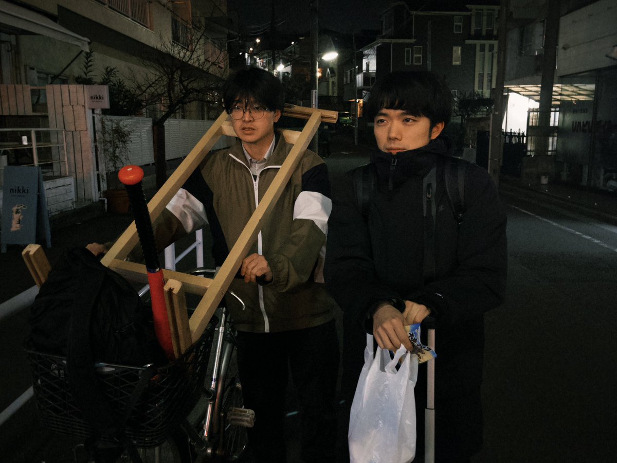 先日、初通しをしました💪

今作は小道具ワチャワチャ系なので、3人揃って大荷物です。
みんなでガラガラと町を歩くのは、なんだかワクワクしました◎

本番までもうすぐですが、より良い作品にできるよう気合を入れ直します🔥

年の瀬ではございますが
たくさんの方に観ていただきたい気持ちです🙇