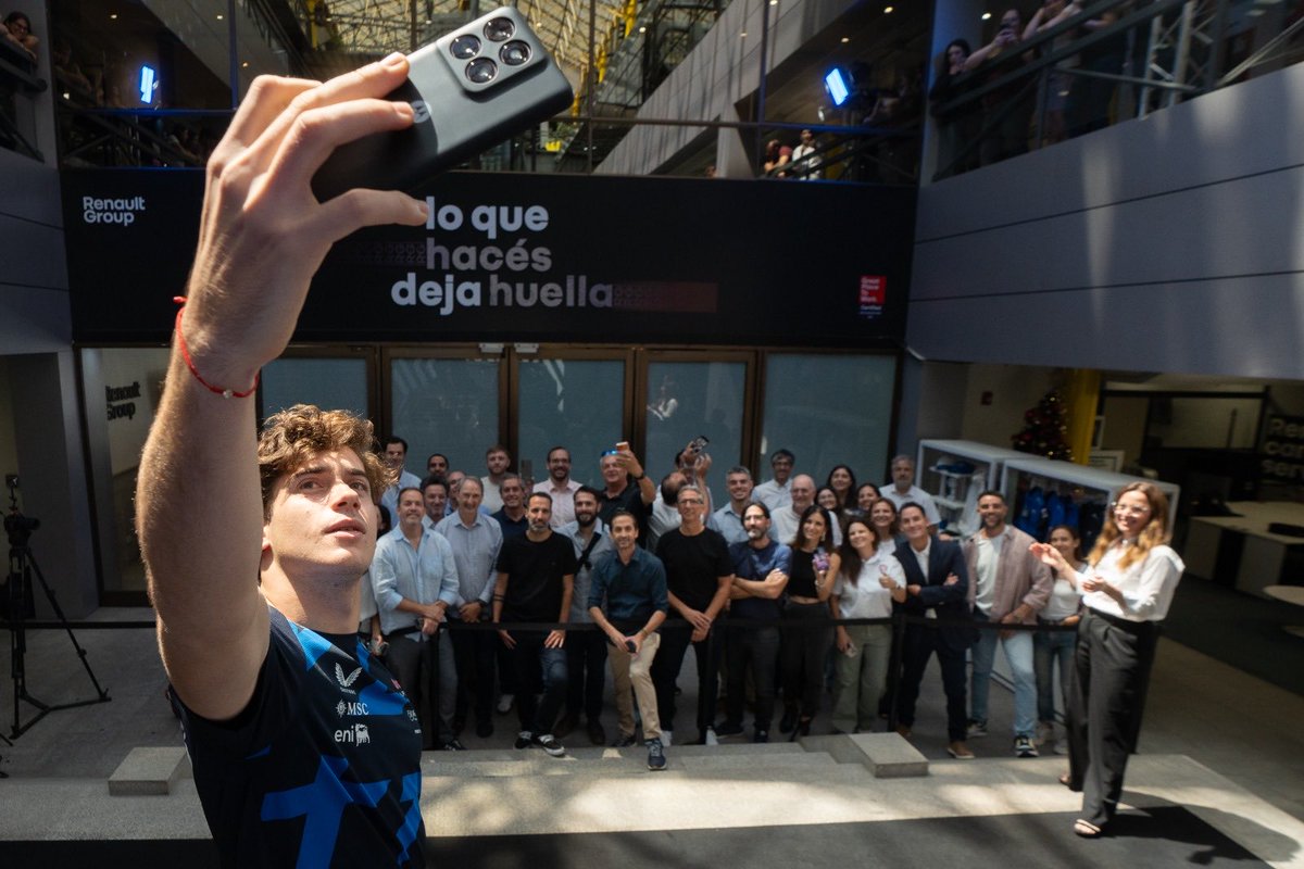 SibillaPablo's tweet image. Hoy @FranColapinto vino a visitarnos a las oficinas de @RenaultArg ! 

Tremenda charla junto a periodistas destacados! 

#vamosnene 
#espiritalpine 
#somosrenault
