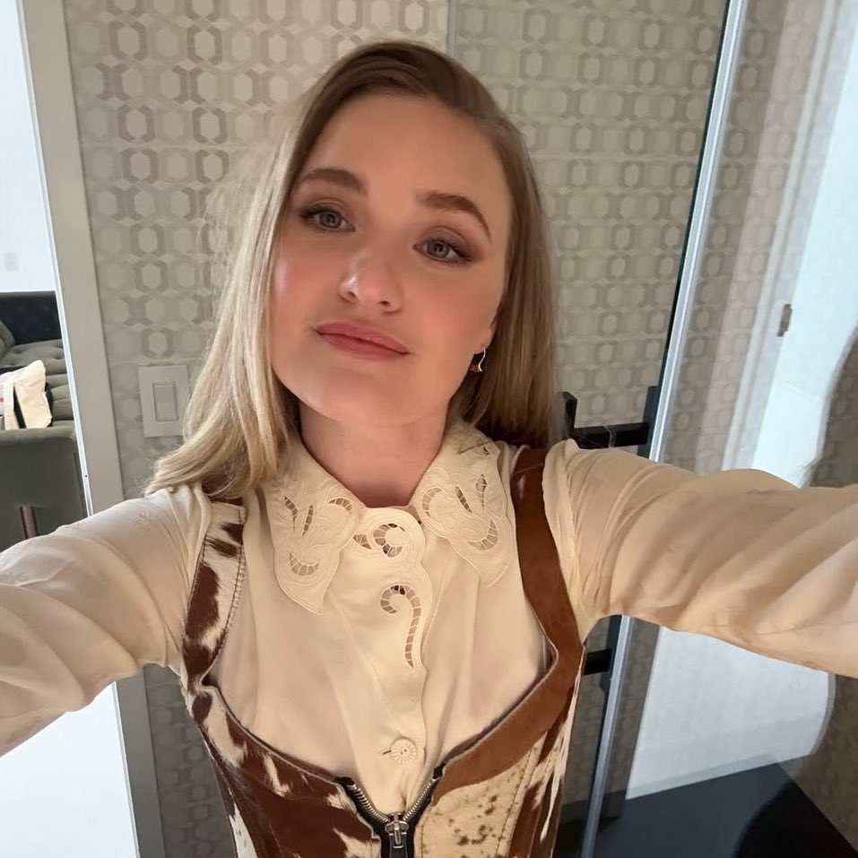 FilmUpdates's tweet photo. AJ Michalka has been cast in ‘THE WHITE LOTUS’ Season 4. https://t.co/72H298B9dw
