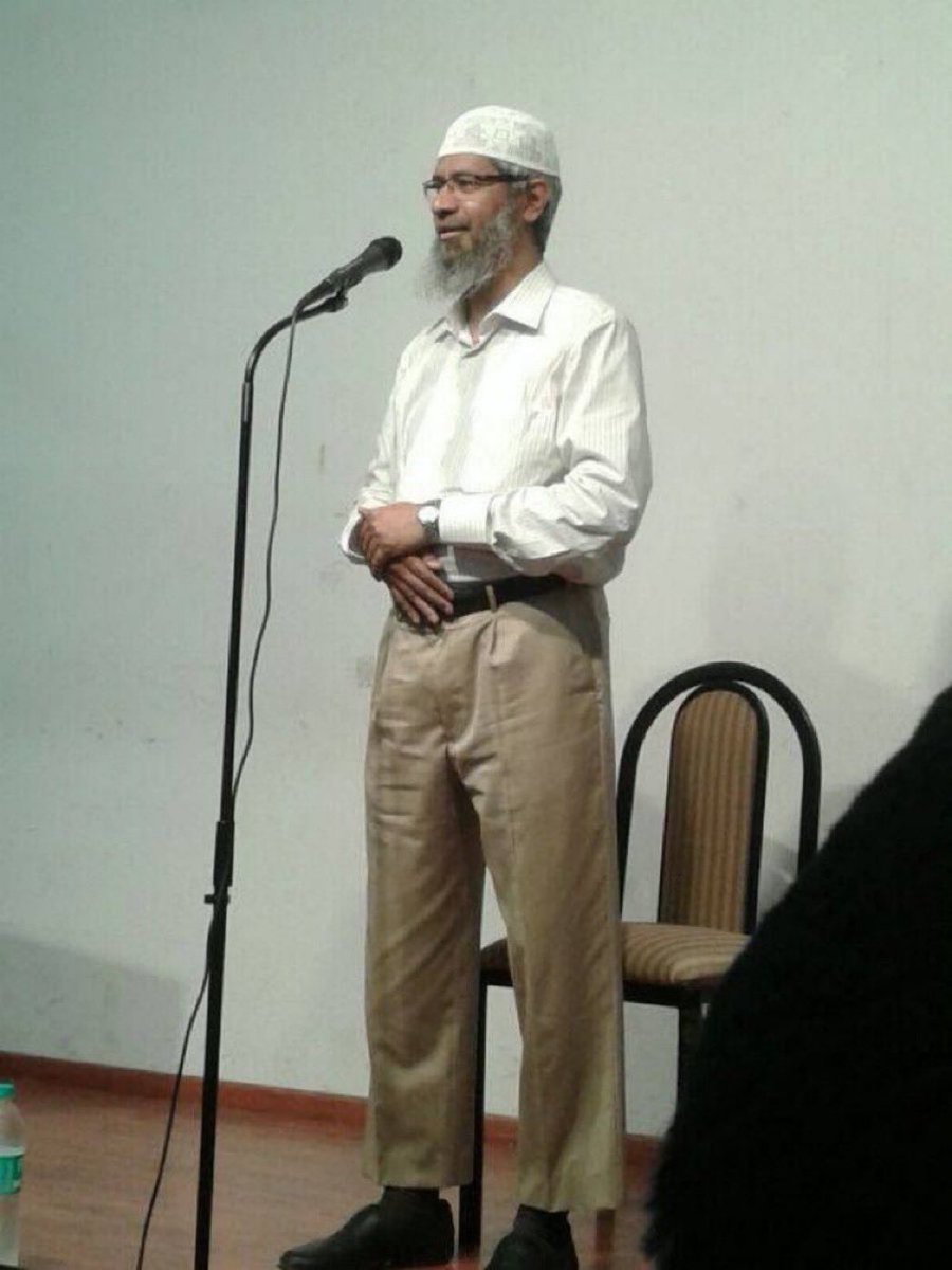 Dr. Zakir Naik has converted almost 100,000 People Into Islam 🤍