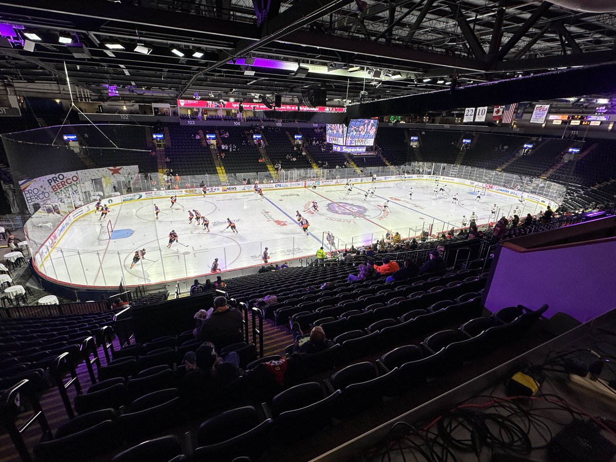 RobLippolis's tweet image. Warmups underway in Reading, PA as the @ECHLThunder face the Royals!

On air: 6:45 p.m. 
Puck drop: 7:00 p.m. 

🆚: Reading Royals
📻: @HITS959WCQL  
🎧: bit.ly/ADKThunderRadio
🖥️: flosports.link/39NEUD6