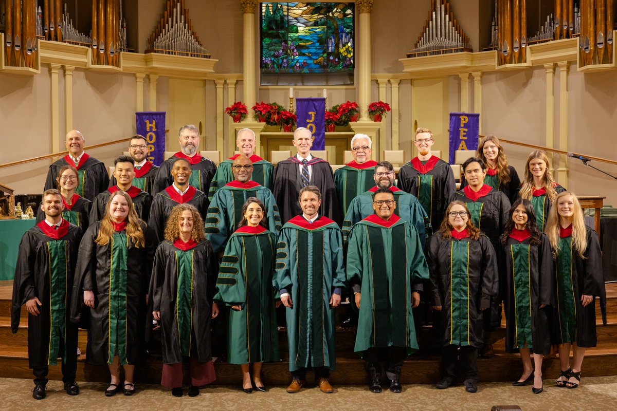 Please join us in celebrating the newest graduates of @bayloruniversity's George W. Truett Theological Seminary! 🎓🎓