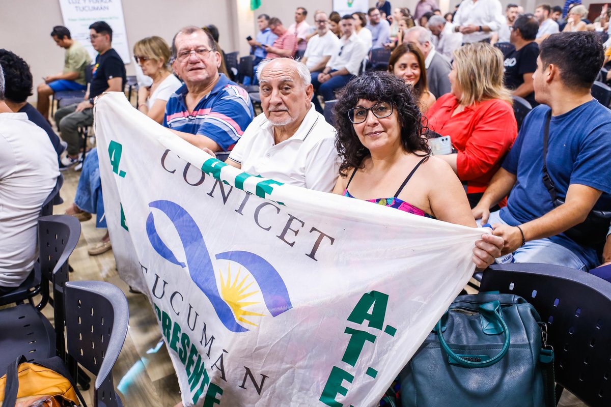 gabiyedlin's tweet photo. Junto a gremios, referentes de DDHH, del Conicet, trabajadores del Estado, participamos de la charla del diputado @pyedlin sobre la reforma laboral. Argentina debe cambiar leyes laborales, pero no quitando derechos a los trabajadores, para beneficiar a los que más tienen. https://t.co/7WlZiomJdM