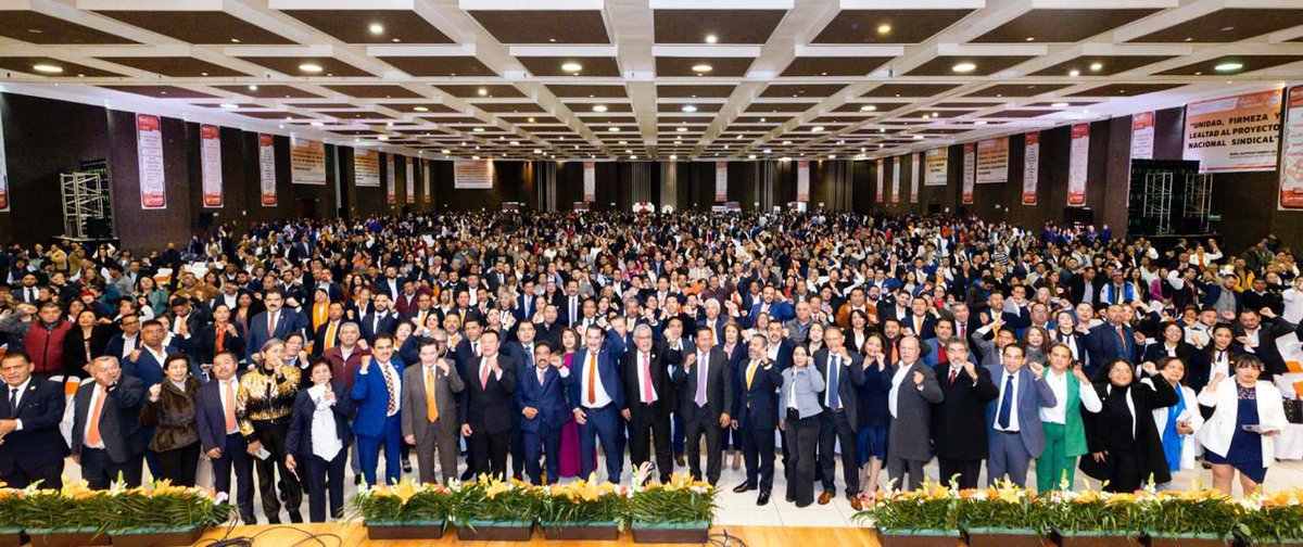 🟠 El #SNTE cierra el año con nuevas basificaciones y autonomía sindical. En la #Sección17 del #ValleDeToluca, el Srio. Gral., Mtro. Alfonso Cepeda Salas, afirmó que estos avances históricos fortalecen la certeza laboral y los derechos de los trabajadores de la educación.