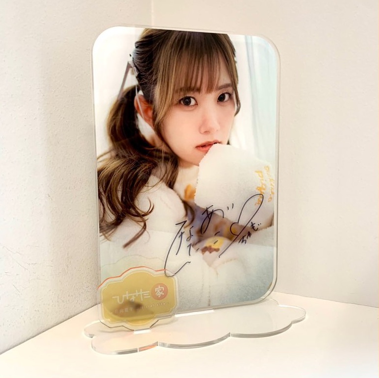 グッズ紹介《激レア賞》 「直筆サイン入りBIGアクリススタンド」 存在