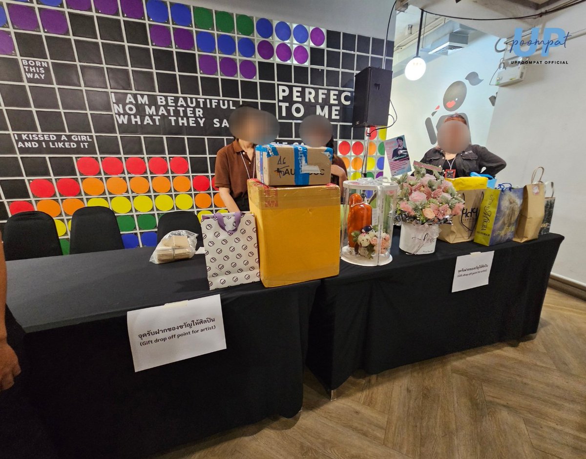 สำหรับแฟนคลับที่ต้องการส่งของขวัญให้น้องอัพ สามารถนำมาส่งให้จุดรับฝากของขวัญด้านหน้า Hall 2 ได้เลยนะคะ
#uppoompat 
#UpGradedMoments