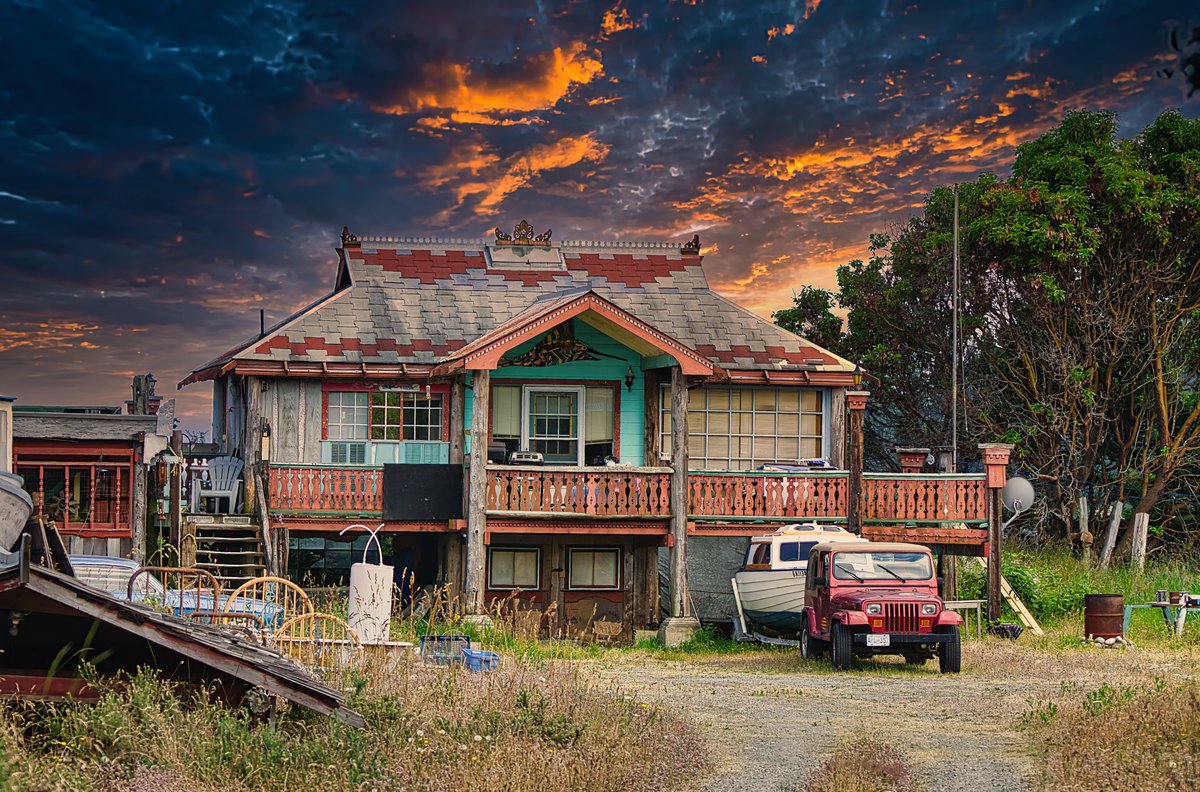 randyaeckert's tweet image. Here is a photo of an old house on the water in Nanaimo, BC I got some shots of it back in 2011.  While passing through Nanaimo recently, I went back to take some more shots to find that it is demolished. Glad I got the shots I did. 

#structure #Sunset #archeture