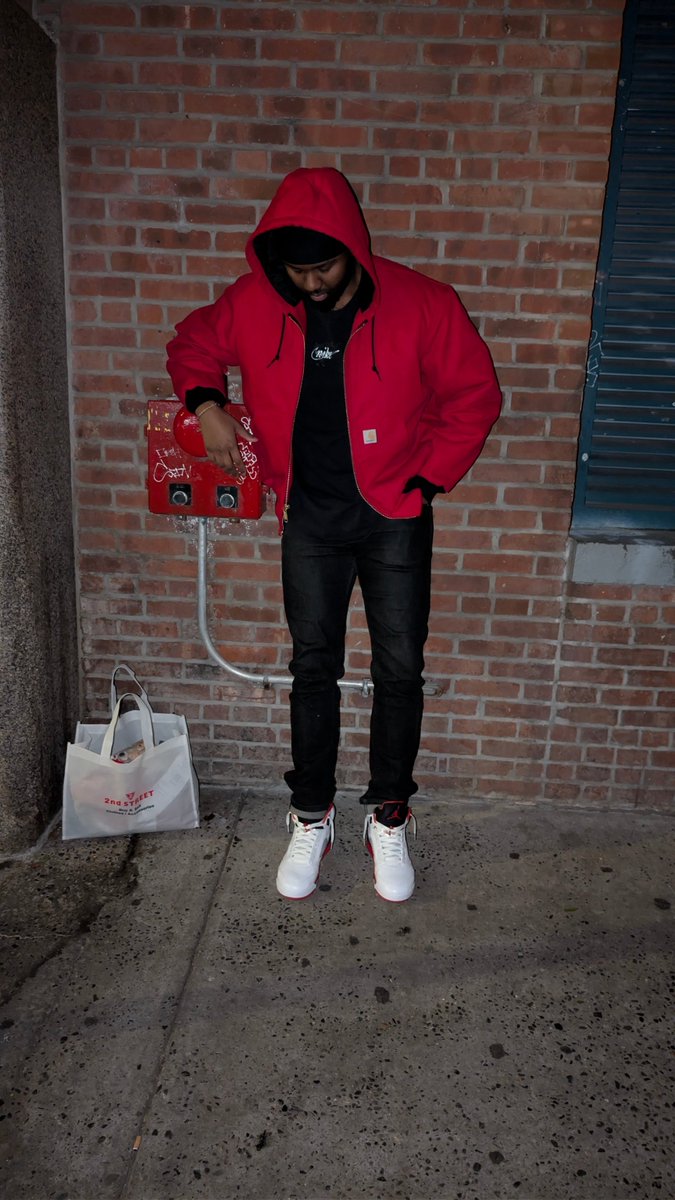mrlongdaddy00's tweet photo. 🌹Light Nights, Gray Days, Nice Life🍷 #ny #nyc #late #bday #post https://t.co/rI7YraI81e