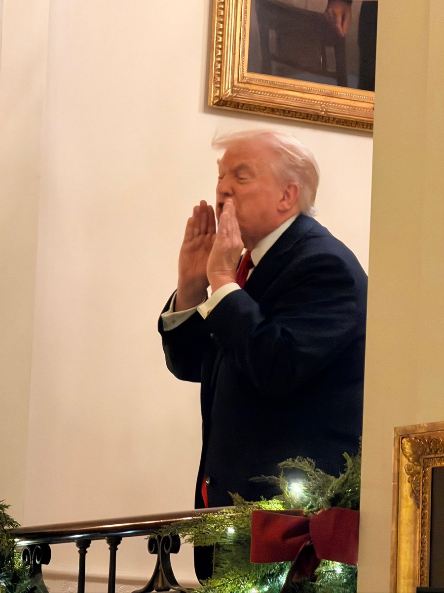 <a href="/_VicenteSerrano/">Sin Censura</a> <a href="/RicardoBSalinas/">Don Ricardo Salinas Pliego</a> Jejejeje, y aquí el Momento que te grita <a href="/_VicenteSerrano/">Sin Censura</a> ==>  "ahí viene <a href="/PelonGomis/">Héctor Suárez Gomís</a>, corre puto!!" ...