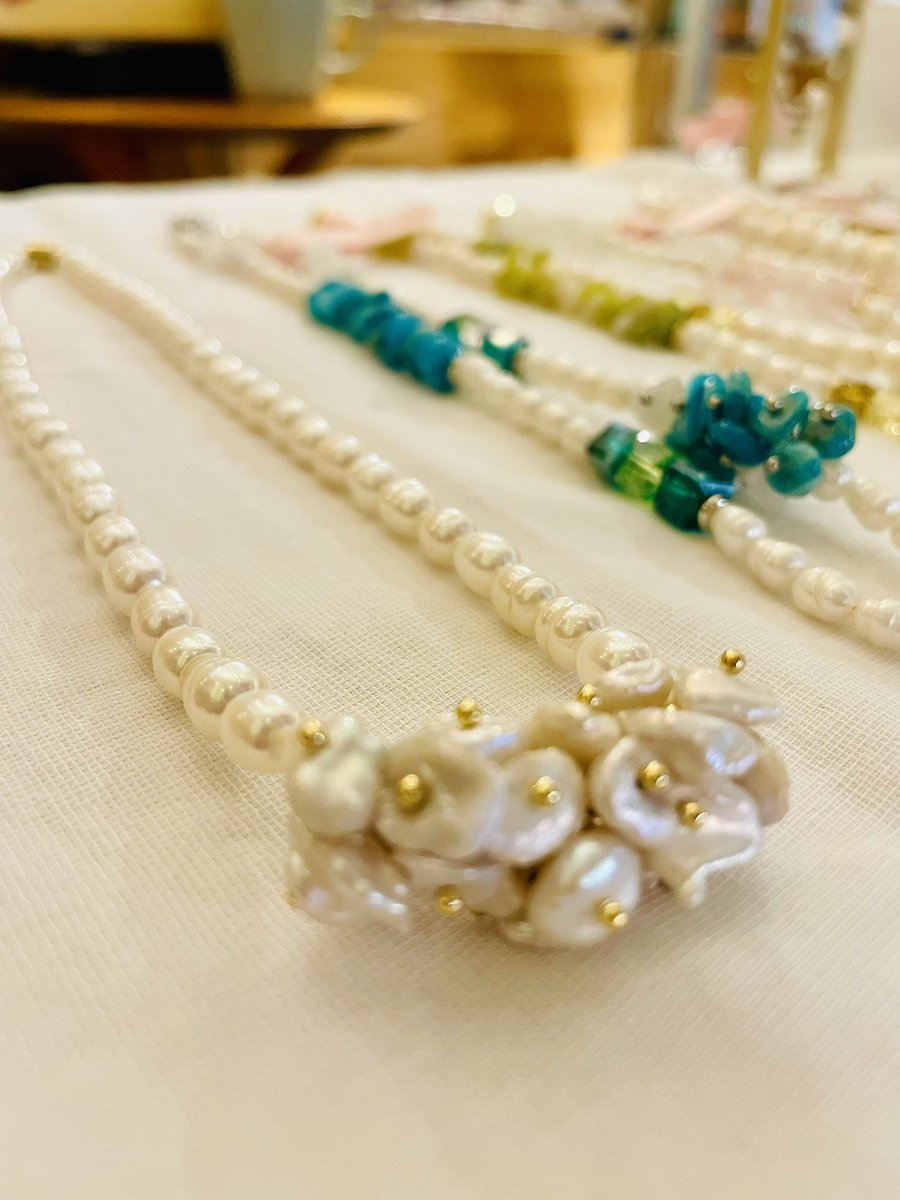 KASACO2010's tweet image. 本日のかさこ＊ハウスは
パワーストーン＆レトログッズ
そしてパールアクセサリーフェア
展示販売会開催中！

10時〜15時頃まで！

是非遊びにいらして下さい！