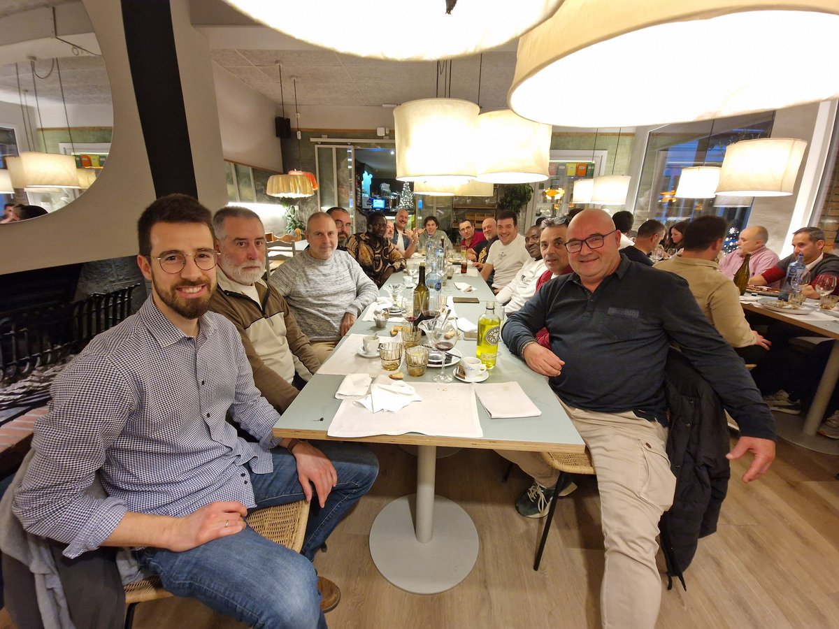 Molt bones festes a tothom de part de tot l'equip d'HIDECU! 🚚🚛🎉🥂🍾🎁🎄🤗