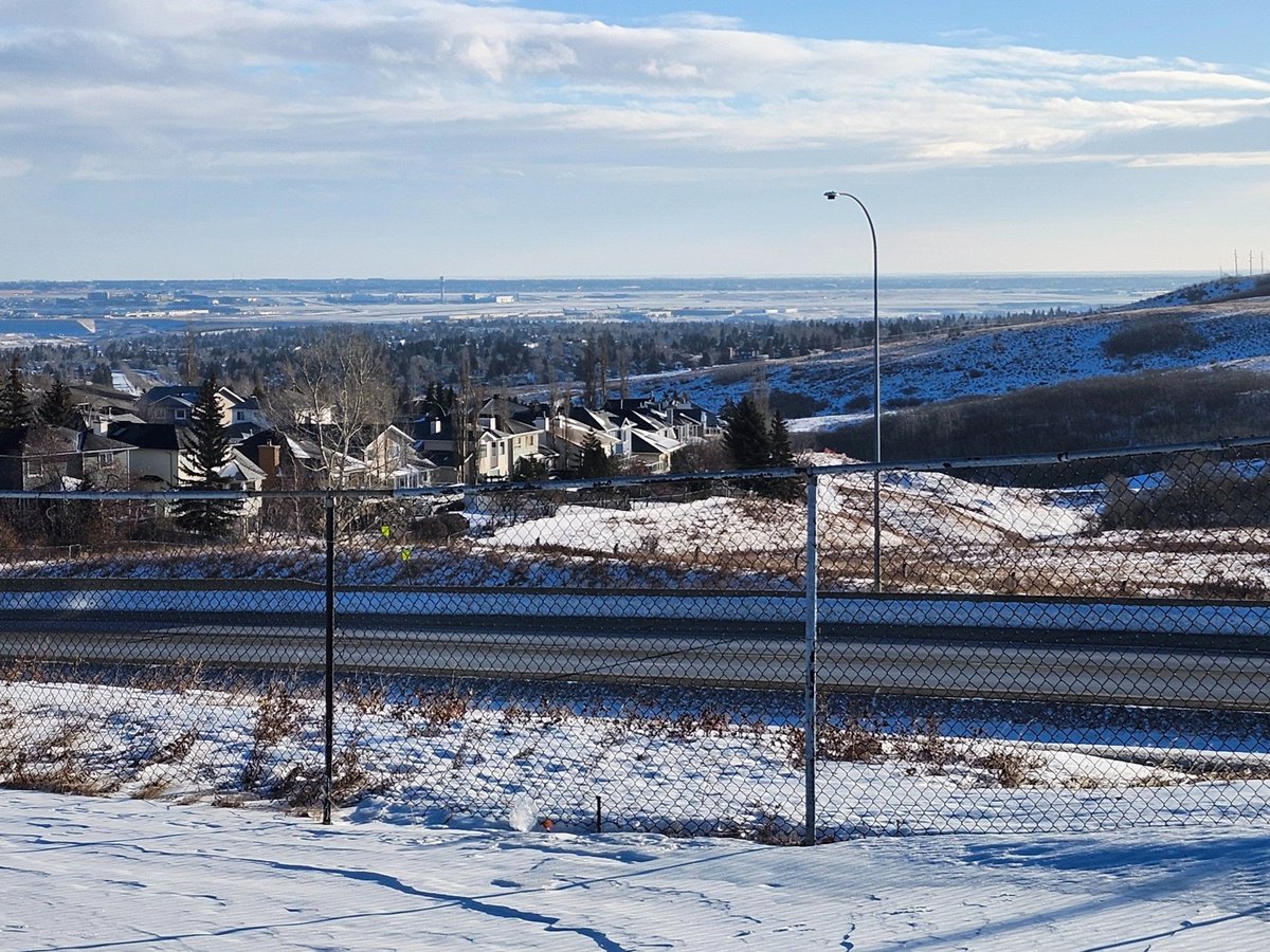 WalkingCalgary's tweet photo. Some photos from our frosty walk in #Edgemont this morning.

#Calgary  #yyc https://t.co/dkODH39IpR