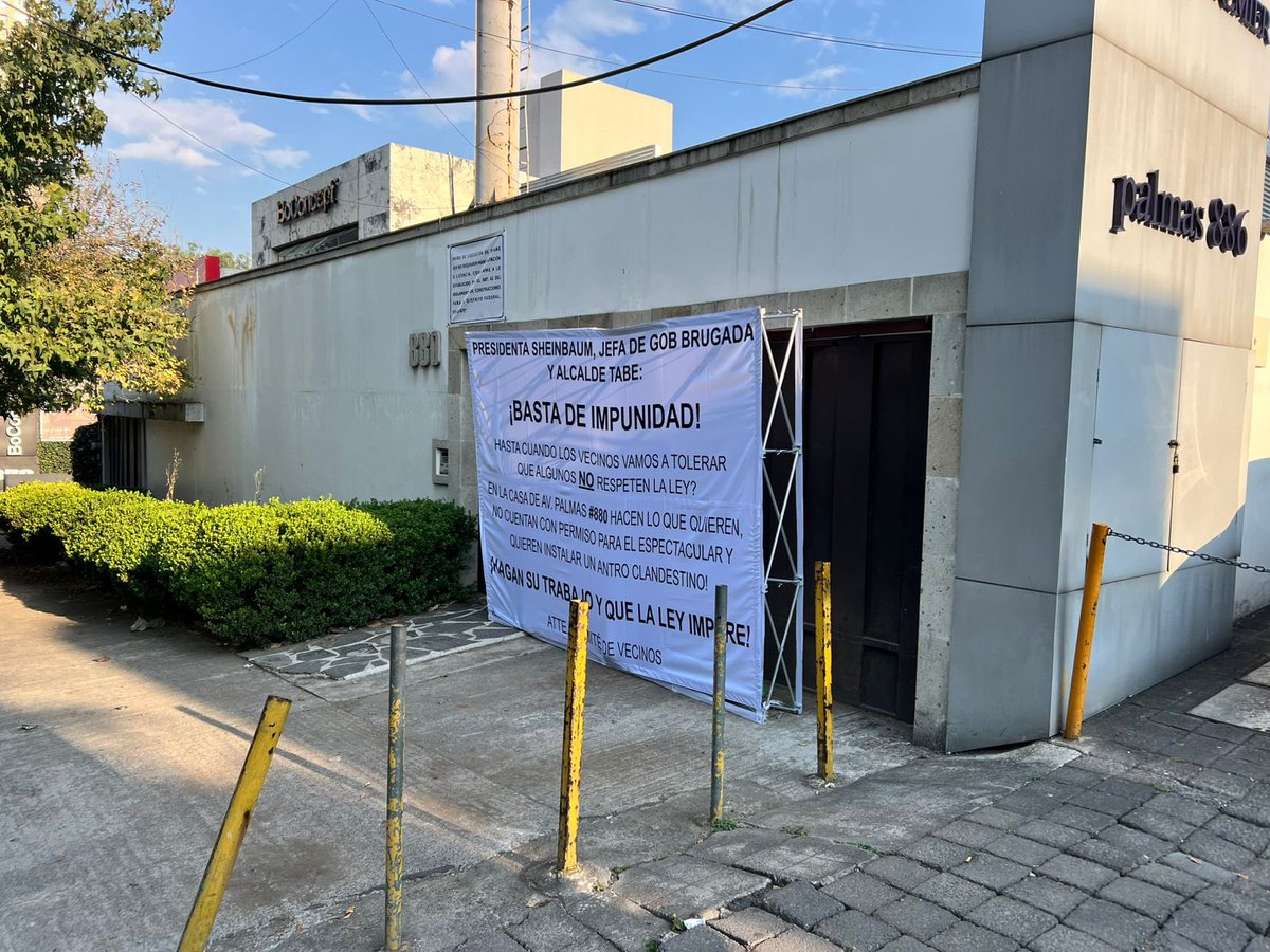 Estimados vecinos, tenemos un caso de una propiedad en palmas 880 en remodelación (art 62) con un pronunciamiento firmado por “ los vecinos “. Es importante mencionar que no estamos involucrados en este asunto y la manta desplegada y firmada , no es nuestro hecho <a href="/cclomaschapulte/">Lomas Chapultepec</a>