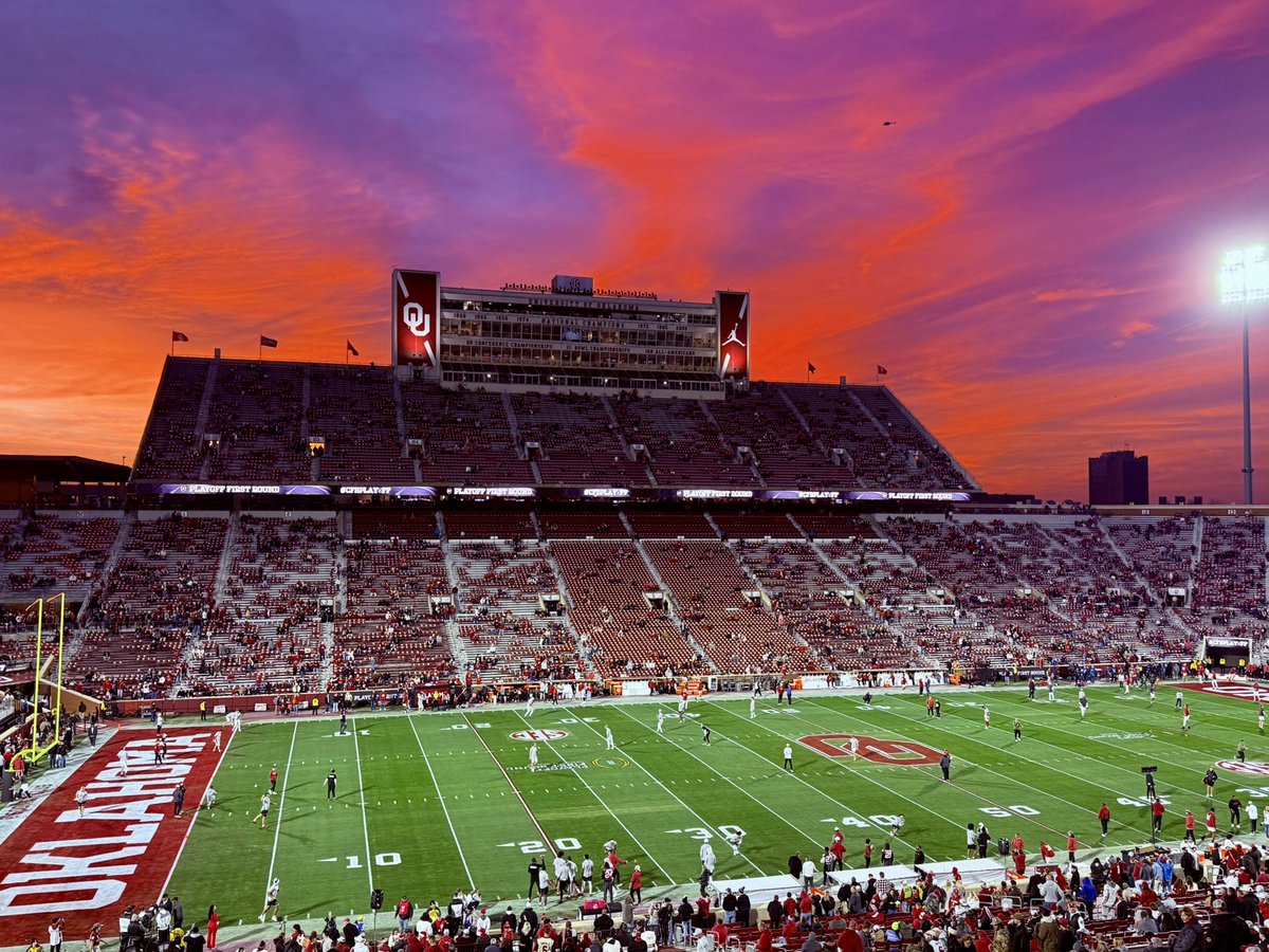 ouvstheworld's tweet image. The stage is set. #BoomerSooner