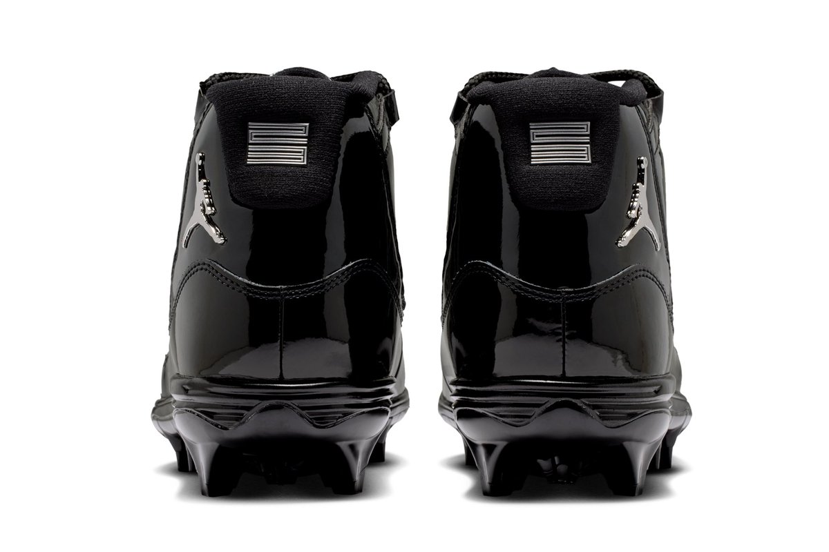 all black jordan cleats