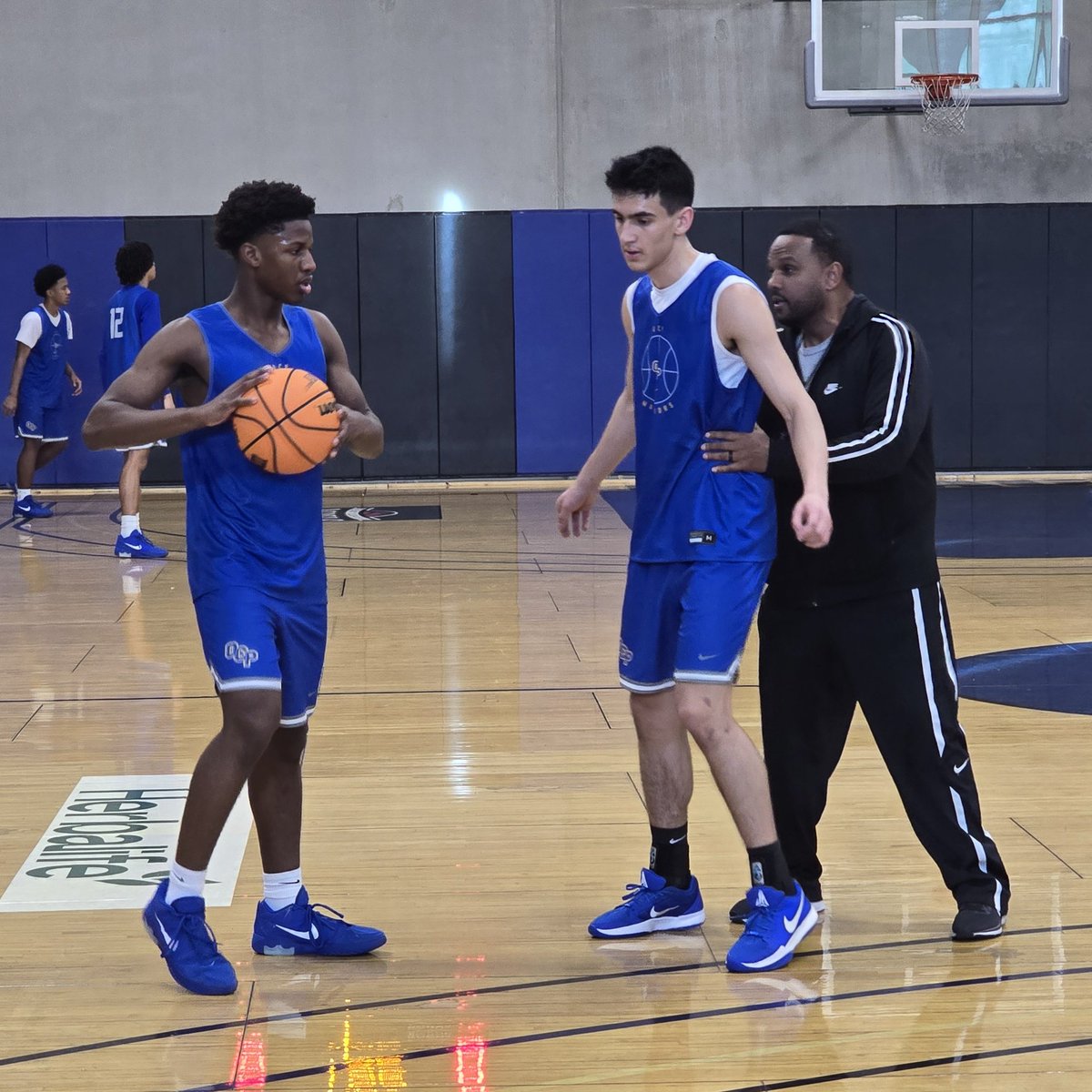 ocphoops's tweet image. Getting some midday work and instruction in before tonight's game.

Watch the Warriors in @TarkClassic at 7:30 pm (PT) vs. Foster (WA) HS.