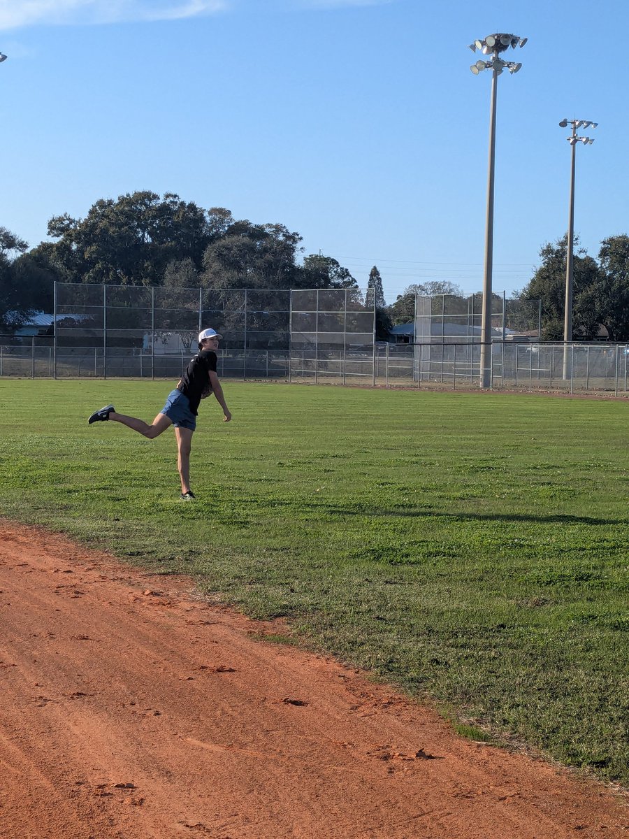 DunedinBaseball's tweet image. Always welcome back! Dunedin HS Baseball alum @coltonbeard23 (’25) stopped by today for a workout—now pitching at Daytona State College. Once a Falcon, always a Falcon! ⚾️💪
#FalconPride #DunedinBaseball #NextLevel