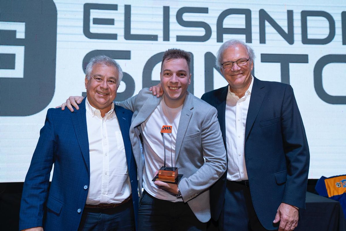 Turcolibia's tweet photo. #Dato: #LaPlata Elisandro Santos es el tercer platense en recibir el #PremioMercurio a la Innovación. Por su trabajo y puesta en práctica de la Inteligencia Artificial en empresas sin el reemplazo de empleados físicos. Antes lo recibieron @globai y la @unlp https://t.co/Hoh4Y1kEL8