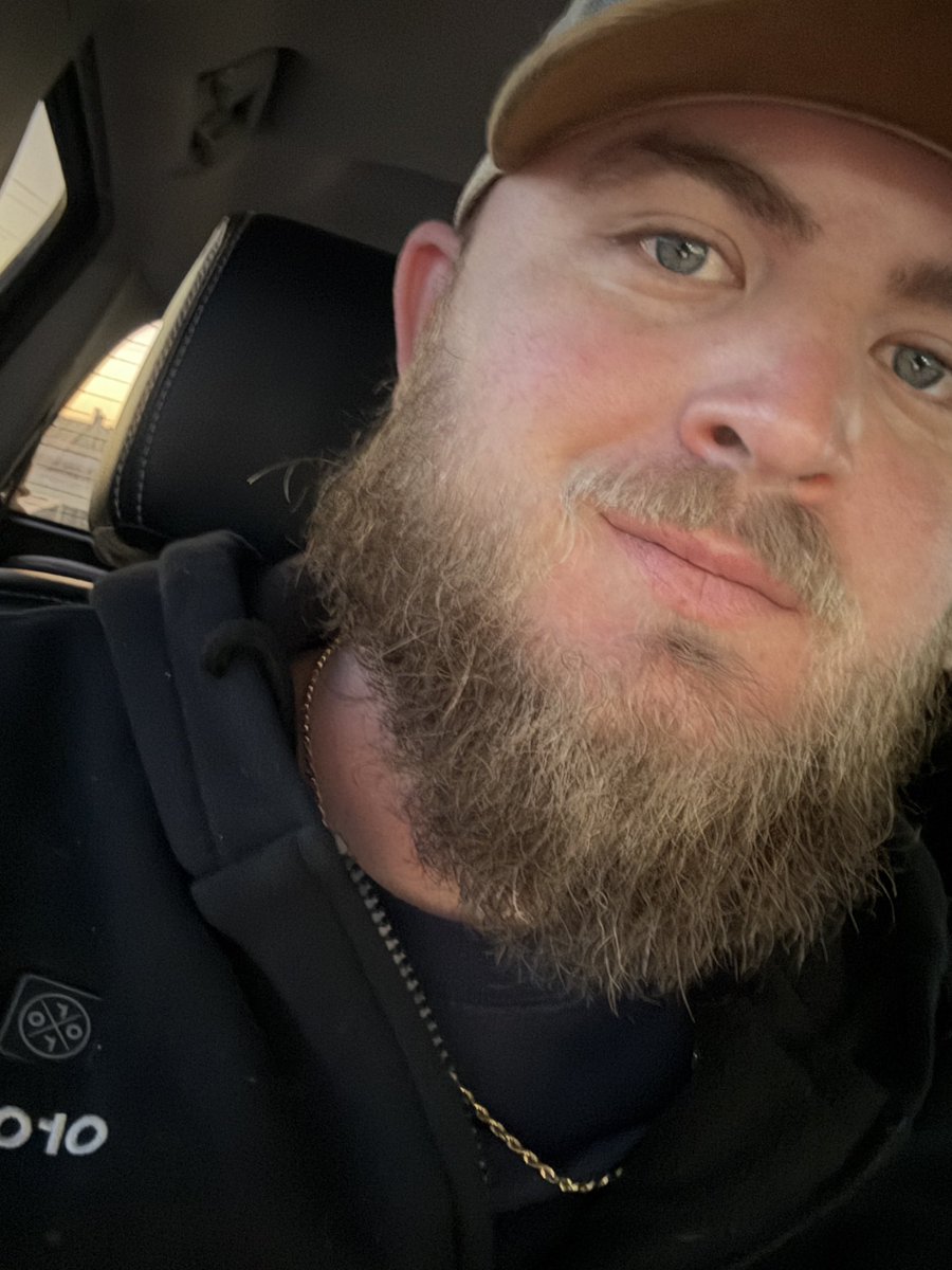 Chuckbizkit's tweet photo. Bored, who wants to chat? #bored #chat #snapchat https://t.co/pIoBVFO5BH