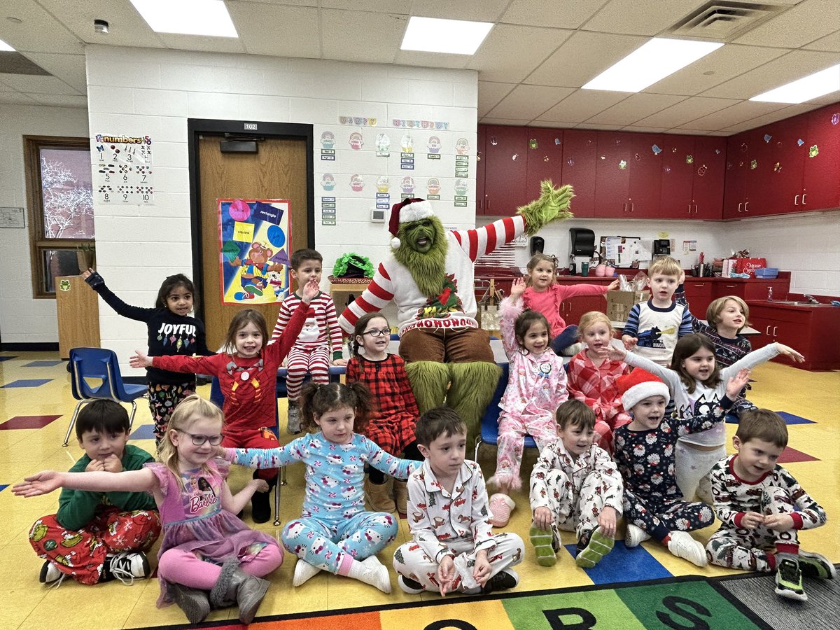 FSPDfun's tweet image. Enjoy winter break everyone❣️Super fun last day 🥰