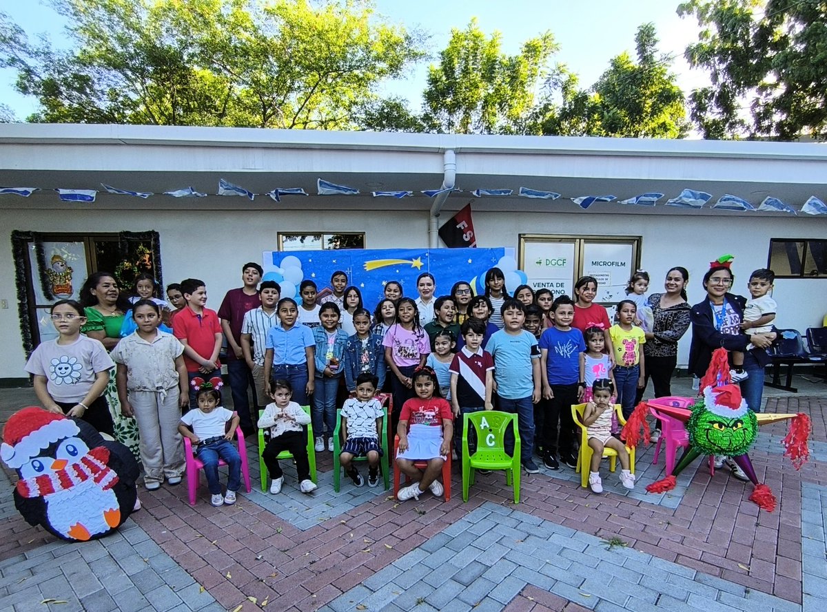 #DiciembreAlegriasFamiliares 

Hoy, compartimos un rato de alegría, en paz, familia y comunidad, con los hij@s de Servidores Públicos del nivel central de la Dirección General de Catastro Físico del INETER.

#Nicaragua #CatastroNicaragua