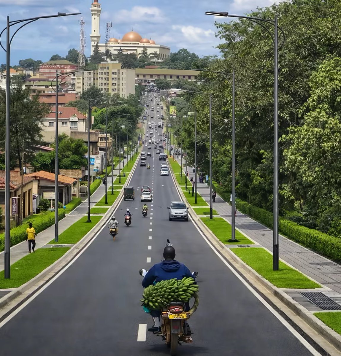 lulanzeashirafu's tweet image. don't show this to Hajji Hamis 😂😂