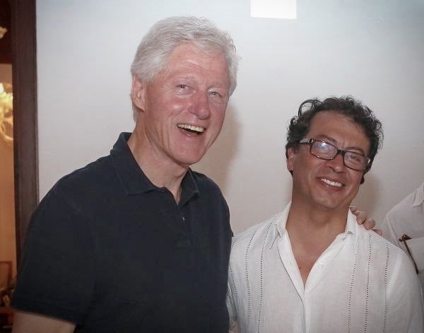 hispano_studies's tweet image. Who’s that with Bill?