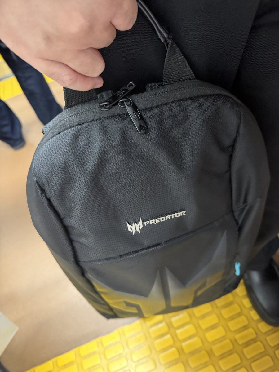 Chris_Kabigting's tweet photo. 私のお気に入りのスーパーの仲間✨💯 #Acer #AcerPredator #Predator #PredatorGaming #Bag #Backpack #バックパック ＃バッグ https://t.co/34a2PdQ2ws