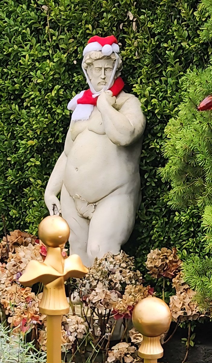 Real1RipWheeler's tweet image. Neighbors Christmas decoration.