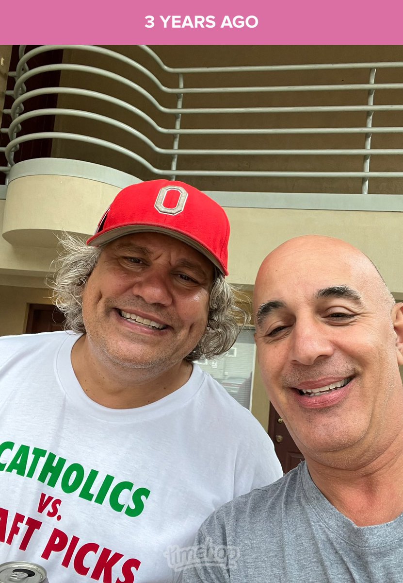 Thinking about <a href="/JamesRegules/">Jai❌e Regules</a>  and <a href="/ShhhTAdelsberg/">Tom Adelsberg</a>  tonight with the the Christmas season and playoffs starting.  Two great guys that the Good Lord took from us prematurely. Both impacted so many in a positive way.  Thoughts and prayers to all families and friends.