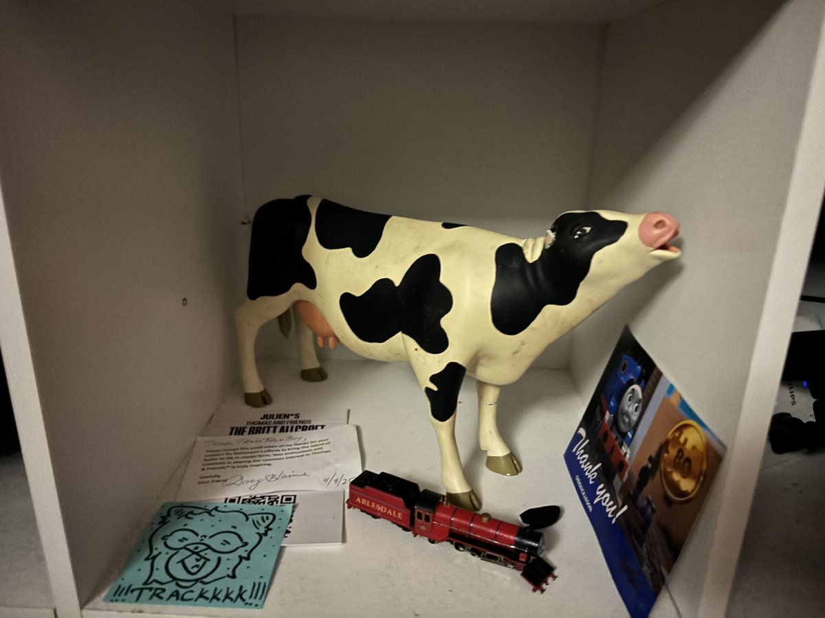 traintimeboy's tweet image. I’m the first person to put a yeen drawing, a sidekickjason autograph, a Doug Blaine autograph, a rwnwr12 model, a Britt alcroft auction certificate, and a Thomas prop all in the same photo, bachmann prototype model will be added soon.