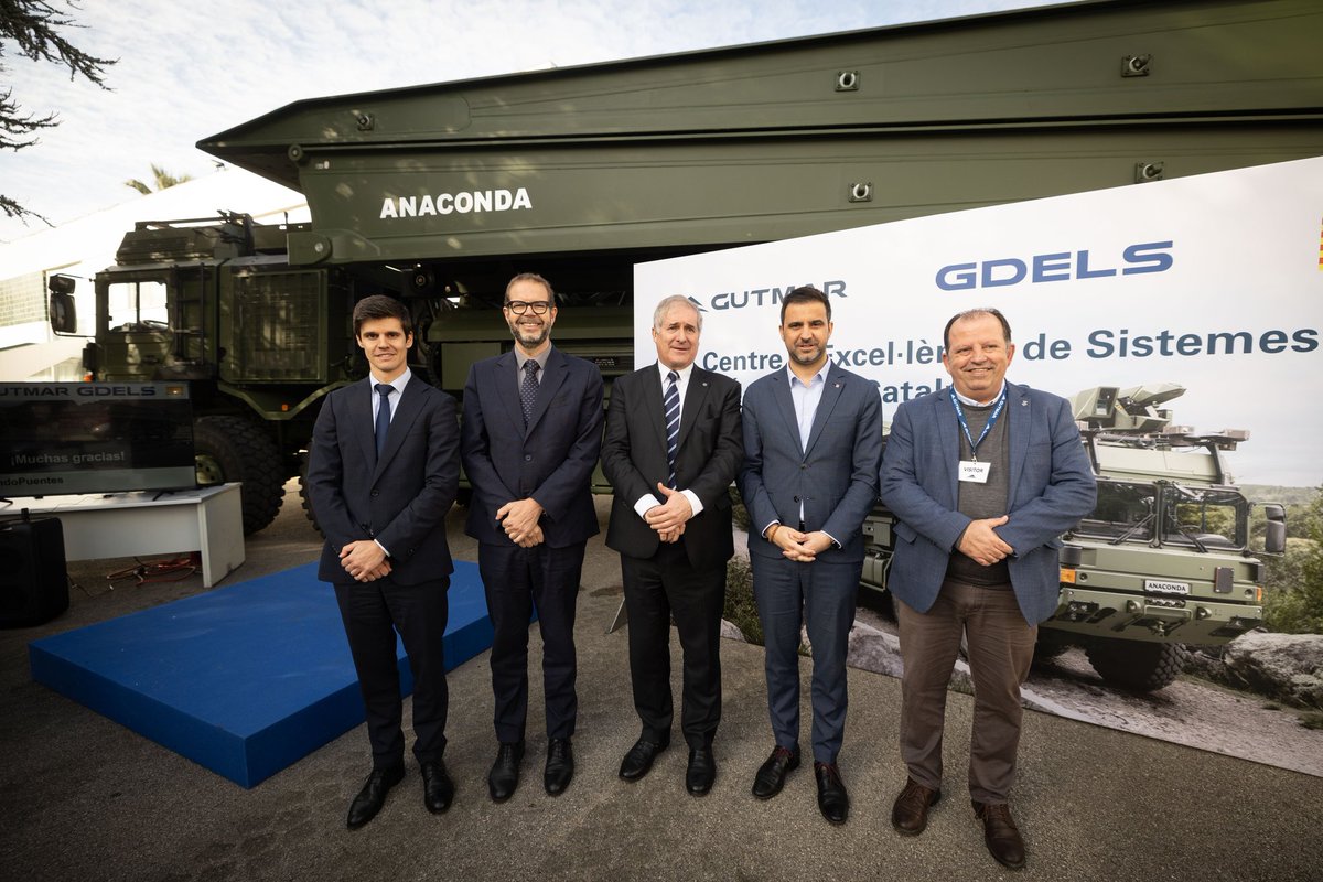 TRUFAULT's tweet photo. Este mediodía he asistido a la presentación del #ANACONDA en Sant Cugat del Vallès (Barcelona).
Se trata de un vehículo posapuentes a ruedas y 8X8 en el que colaboran #GDLS y #GUTMAR.
🇪🇸💥
#Posapuentes #8X8 #SantaBárbaraSistemas https://t.co/zbGS034y66