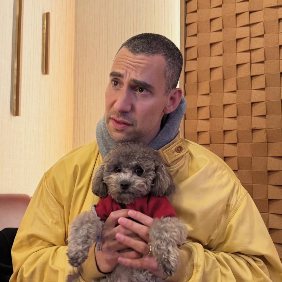 why is smokey out mugging him rn