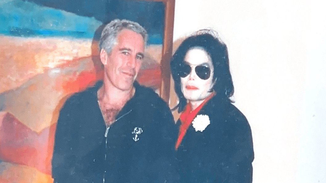 wellingt0nbobo's tweet photo. vao sensacionalizar o michael jackson de novo entao vou explicar
1. essa foto nao é na ilha de epstein, é em palm beach
2. michael tava em busca de um imovel na area
3. mt tempo depois uma das vitimas do epstein afirma que viu o mj em palm beach e q ele n fez nada de errado https://t.co/IlRHDLgRvO