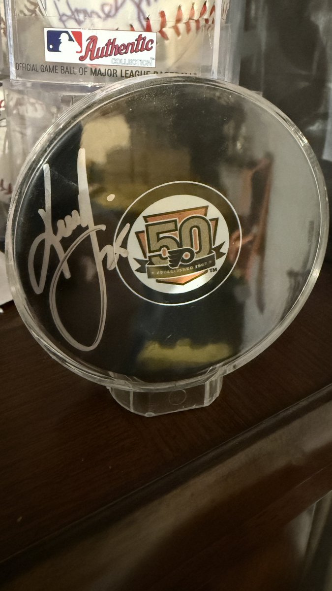 MarkFusetti's tweet image. In light of the ridiculous Flyers controversy here’s another Flyers  giveaway. An autographed puck of the great Keith Primeau. Like or retweet 
#FreeTimSaunders