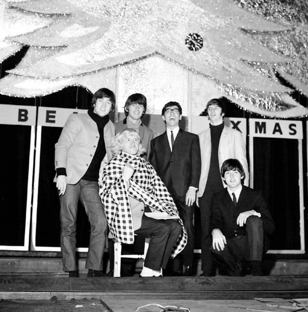 MJcoolMJFan's tweet image. Yet national British treasures the Beatles with paedophile Jimmy saville,so they must be all paedophiles right?  No because there white.duh!!  Yet Michael Jackson is black and photographed with paedophile Jeffrey Epstein so he must be one right? You guys are pathetic and stupid.