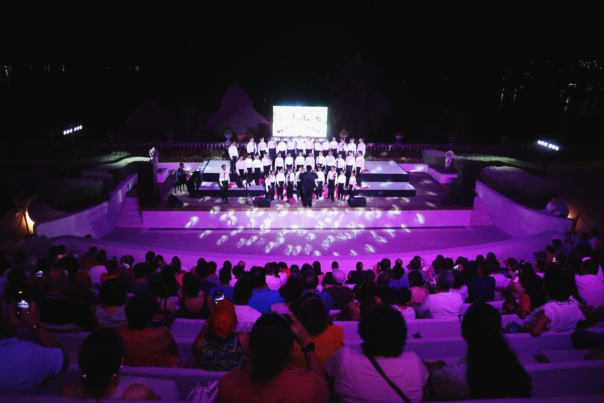 Espectacular presentación de los Niños Cantores de Morelia en el Partenón.