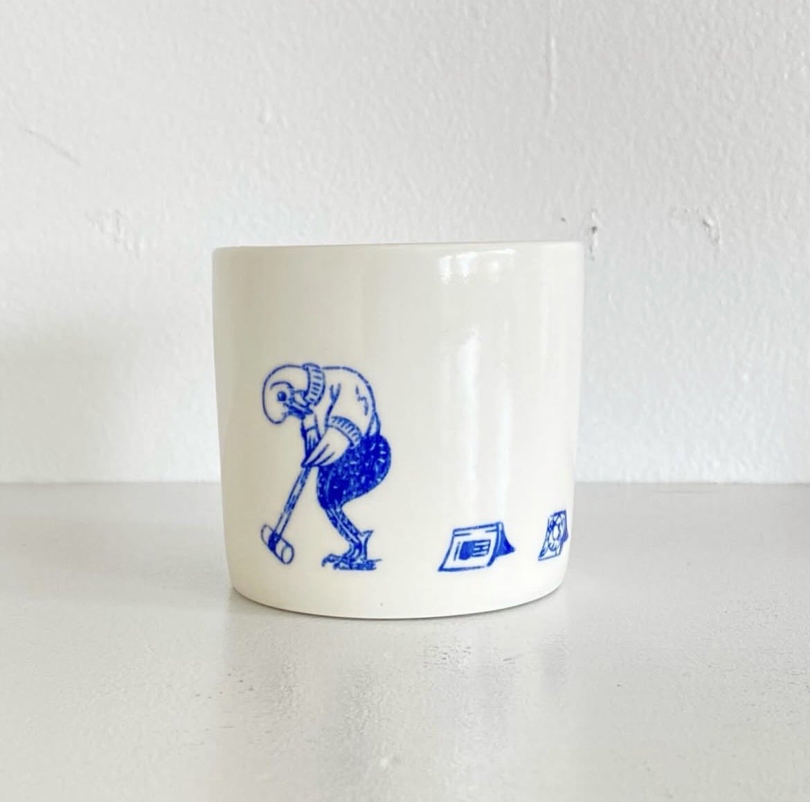 UT_IDeA's tweet photo. イラストレーター三宅瑠人 と陶芸作家ユニットSatoko Sai + Tomoko Kurahara による、ユトレヒトのオリジナルカップ"Delight Bookworm Cup"(本の虫のためのワクワクカップ)が再入荷。これからの冬籠りのシーズン、読書のお供に温かい飲み物とお楽しみください。ホリデーギフトにもおすすめ🎄 https://t.co/k3IIPr5MEf