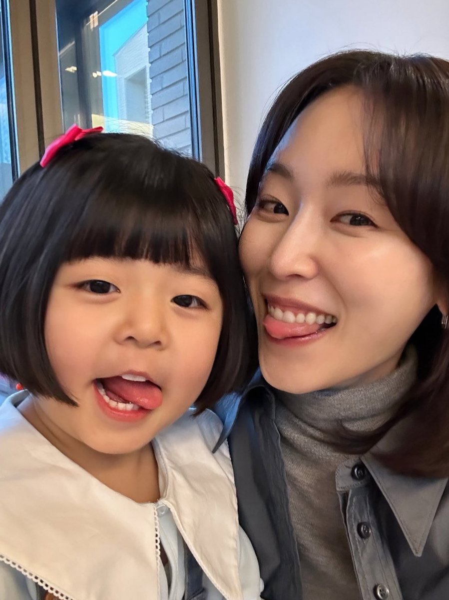 luvlyjinnie_'s tweet photo. 아역 배우 인스타 속 #서현진 

아아아ㅏ 현진웅니 너무 귀여워!!!💖 https://t.co/DKdTHFyFUR