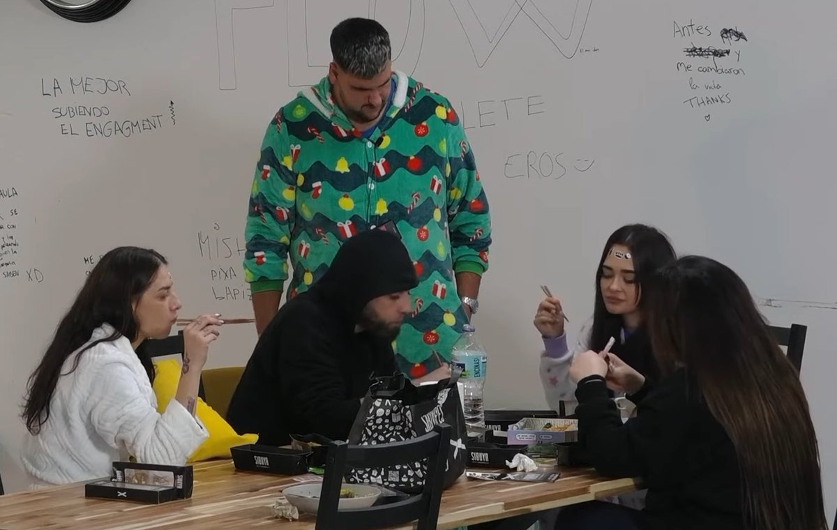 Falete acusando solo a Marrash de comer sushi sin guardarle nada, pero mira quien había en la mesa comiendo #LaCasaDeLosGemelos2D12