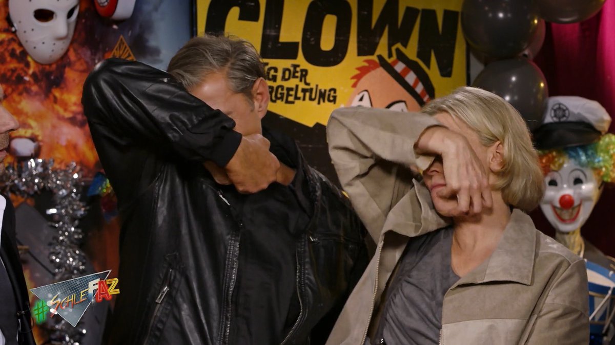 QueenMopp's tweet image. What!? The!? Clown!? Fucking!? Fuck!? 😱😱😱 #FaceOff

#DerClown 🤡 #SchleFaZ #SchleFaZbeiNitro #WirSindSchleFaZ