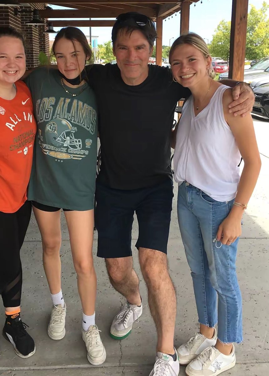 darrensbean's tweet photo. shut the fuck up oh my god imagine meeting him IN HIS PRIME i’m back guys https://t.co/G21QM0D6Wg