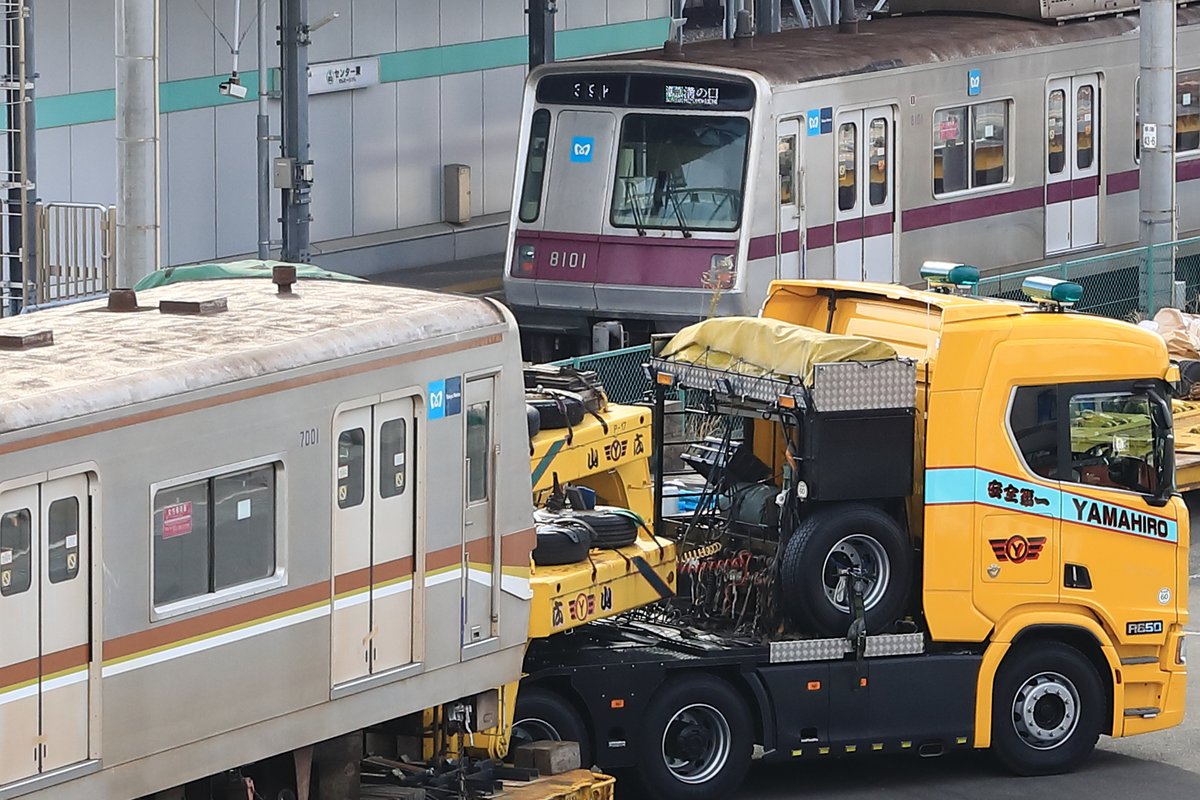 _HETAPhoto's tweet photo. 2025/12/19 営団(東京)地下鉄 7000系 7001号車 トレーラー積み込み作業 江東区 にて。 https://t.co/sDainA3ePx