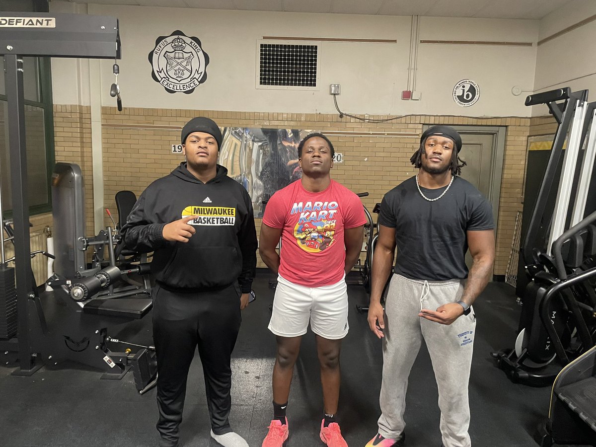 revionszn's tweet photo. Great seeing two hometown heroes and putting in work with them this week @CoachSipple @KDWilliamson22 @AntiMarc_ https://t.co/DJ04C2f0Wc