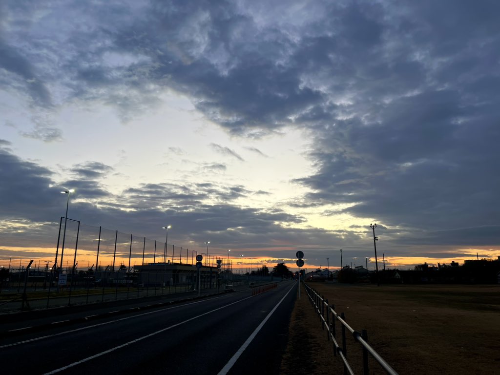 tamakoto55's tweet photo. Have a nice day☁️& nice running👟
Today’s 🏃🏼:22.2km / Dec.: Σ295.3km
Today’s 🌸:Sagamihara🇯🇵
🏃♂️➡️ #NRC #TATTA #ランニング #朝ジョグ #朝焼け #相模補給廠 #淵野辺公園 #銀河アリーナ #マンホール #ハーフ
🌼➡️ #花写真 #flower #nature #ナニワイバラ #難波茨城 #CherokeeRose https://t.co/ozvujykFuC