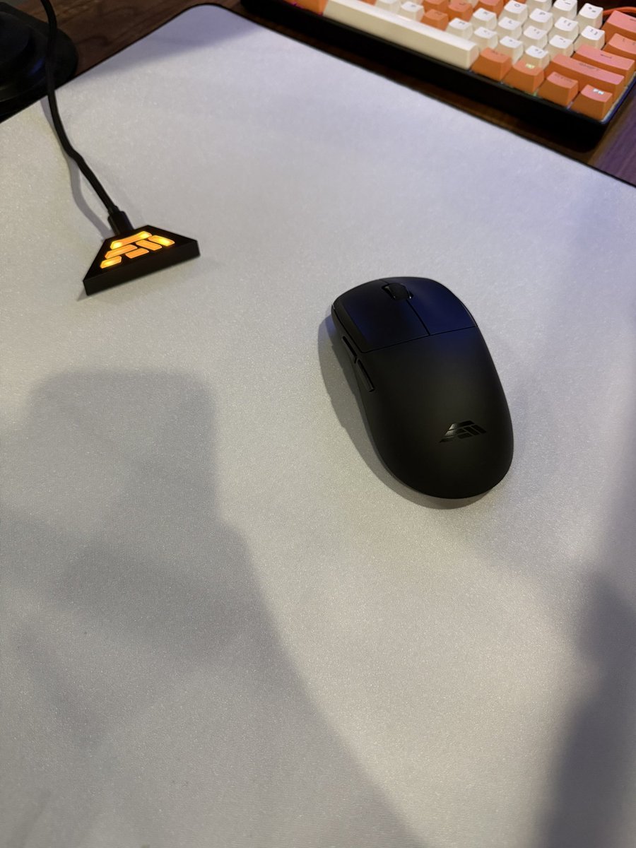 npen01's tweet photo. @Ozone1x the @FlickMice Edge doesn’t do that https://t.co/89znj4TmBj