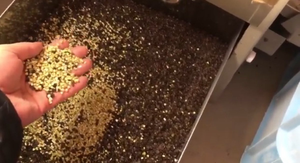 _Z400GP_'s tweet image. 本日20日(土)は
10:30から営業開始
⁡
ラストオーダーは14:00
　
今年最後の好天、素敵な休日をお過ごしくださいね
　
☎️0250-62-1510
取置き電話予約で
食べる分量を確保できます。
並盛✖️●人前
大盛✖️●人前
と承っておりますので、お気軽にご活用くださいね。
＊時間指定、席指定は不可です