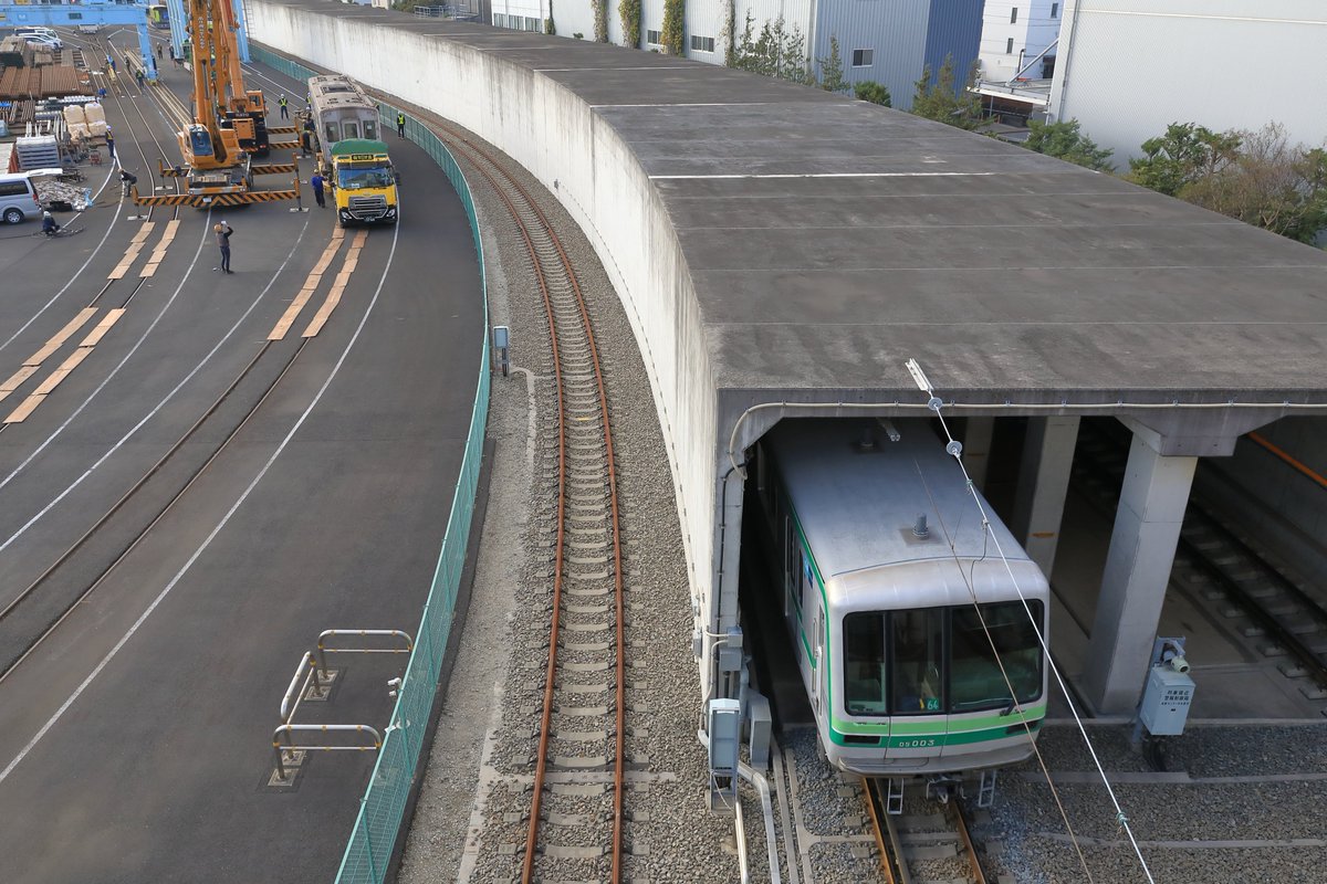 _HETAPhoto's tweet photo. 2025/12/19 営団(東京)地下鉄 03系 03-201号車 トレーラー積み込み作業 江東区 にて。 https://t.co/rSVfAptnsi